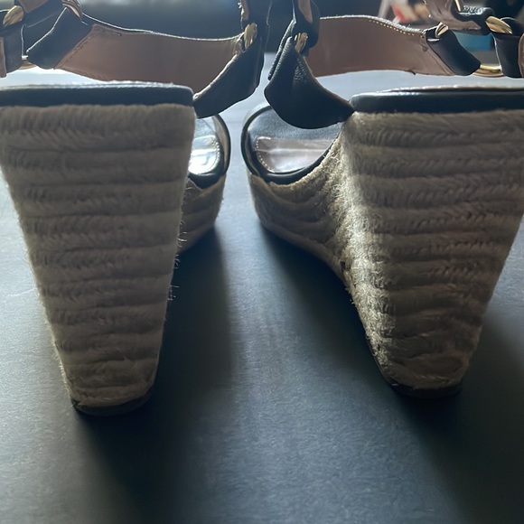 Women's Shoes - Picture 5 of 8